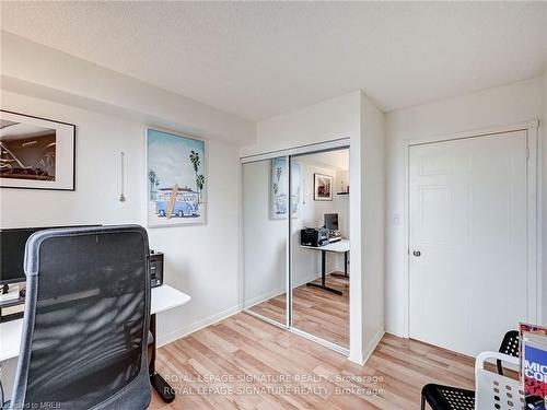 209-135 Hillcrest Ave, Mississauga, ON - Indoor Photo Showing Office