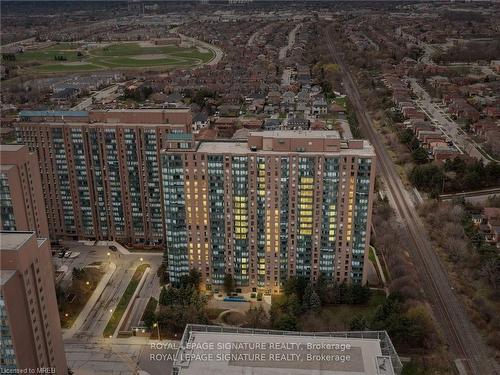 209-135 Hillcrest Ave, Mississauga, ON - Outdoor With View
