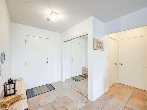 209-135 Hillcrest Ave, Mississauga, ON - Indoor Photo Showing Other Room