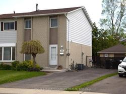 1039 Blairholm Ave  Mississauga, ON L5C 1G5