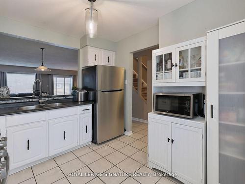 1039 Blairholm Ave, Mississauga, ON - Indoor Photo Showing Kitchen With Double Sink