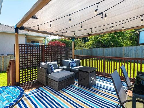 223 Hampton Rd, Saanich, BC - Outdoor With Deck Patio Veranda With Exterior