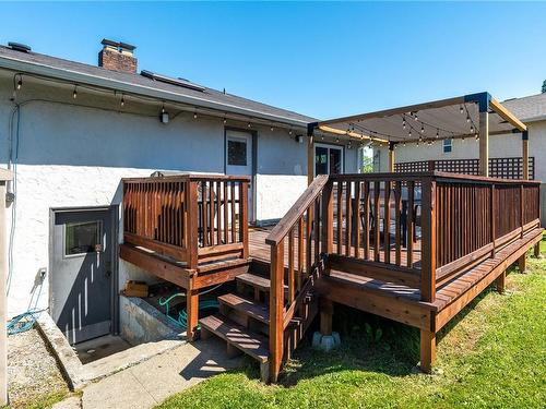 223 Hampton Rd, Saanich, BC - Outdoor With Exterior