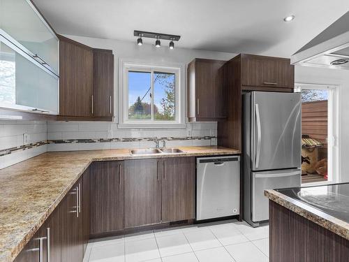Cuisine - 3176 Rue Glenn, Laval (Fabreville), QC - Indoor Photo Showing Kitchen With Double Sink