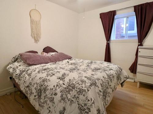 Master bedroom - 80  - 82 Rue Bellerive, Trois-Rivières, QC - Indoor Photo Showing Bedroom