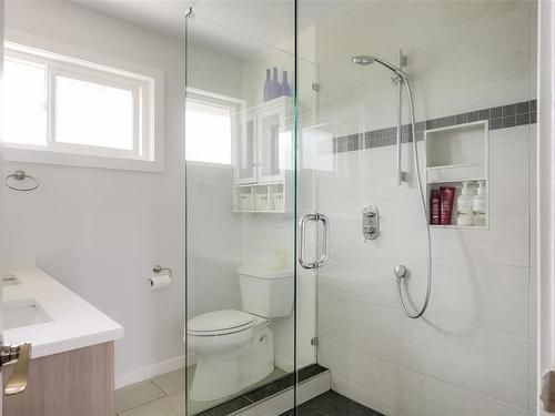 1051 Mcbriar Ave, Saanich, BC - Indoor Photo Showing Bathroom