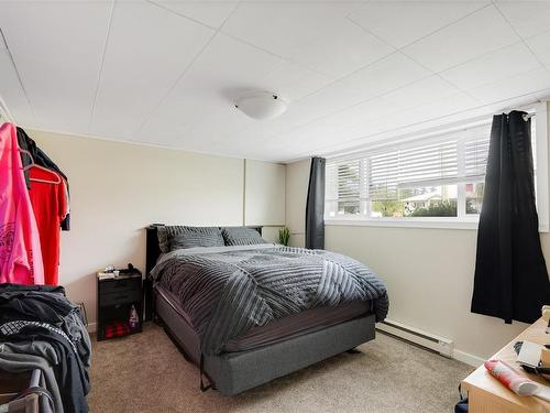 1051 Mcbriar Ave, Saanich, BC - Indoor Photo Showing Bedroom