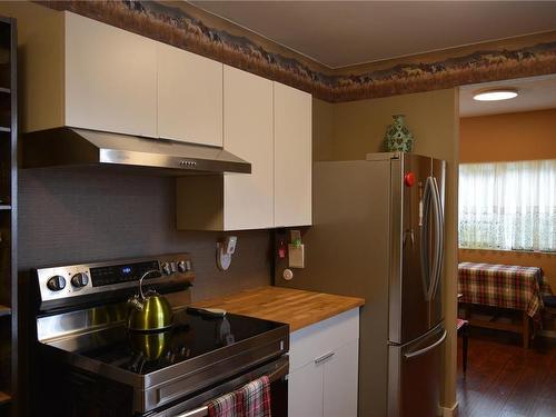 182 Alpine View, Tahsis, BC - Indoor Photo Showing Kitchen