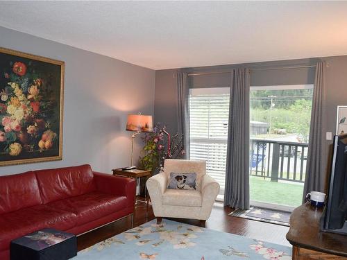 182 Alpine View, Tahsis, BC - Indoor Photo Showing Living Room