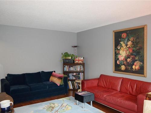 182 Alpine View, Tahsis, BC - Indoor Photo Showing Living Room