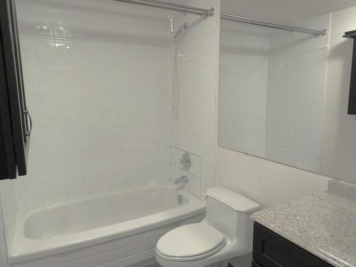 408-1610 Jubilee Ave, Victoria, BC - Indoor Photo Showing Bathroom