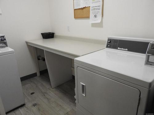 408-1610 Jubilee Ave, Victoria, BC - Indoor Photo Showing Laundry Room
