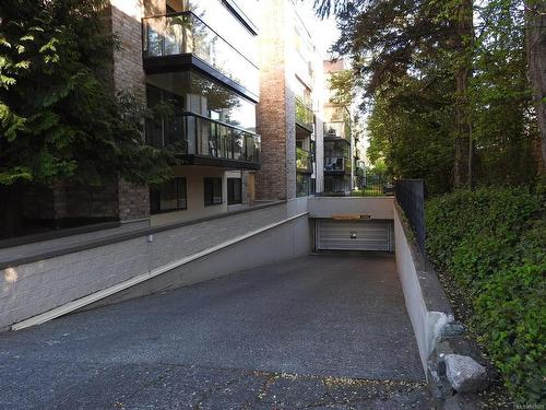 408-1610 Jubilee Ave, Victoria, BC - Outdoor With Balcony