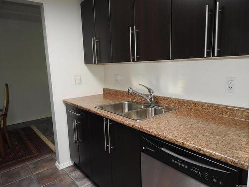 408-1610 Jubilee Ave, Victoria, BC - Indoor Photo Showing Kitchen With Double Sink