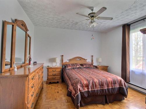 Chambre Ã Â coucher - 458 Rue Principale, Saint-Évariste-De-Forsyth, QC - Indoor Photo Showing Bedroom