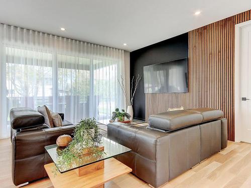 Living room - 1 Rue Germain, Saint-Jean-Sur-Richelieu, QC - Indoor Photo Showing Living Room