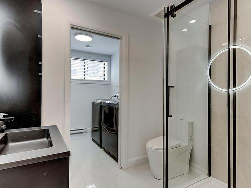 Salle de bains - 1 Rue Germain, Saint-Jean-Sur-Richelieu, QC - Indoor Photo Showing Laundry Room