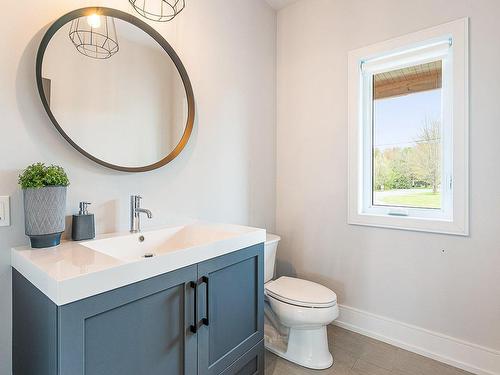 Powder room - 108 Rue De Verchères, Dunham, QC - Indoor Photo Showing Bathroom