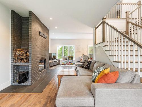 Salon - 108 Rue De Verchères, Dunham, QC - Indoor Photo Showing Living Room With Fireplace