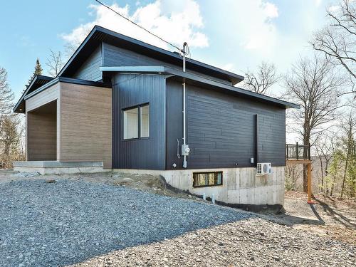 Backyard - Ch. Domaine Sur Le Lac, Sainte-Lucie-Des-Laurentides, QC - Outdoor