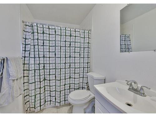 Bathroom - 1647  - 1653 Rue Aylwin, Montréal (Mercier/Hochelaga-Maisonneuve), QC - Indoor Photo Showing Bathroom