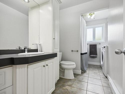 Bathroom - 348 5E Avenue, Laval (Laval-Des-Rapides), QC - Indoor Photo Showing Bathroom