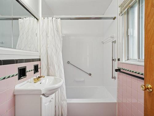 Bathroom - 1990 Rue Du Quesne, Montréal (Mercier/Hochelaga-Maisonneuve), QC - Indoor Photo Showing Bathroom