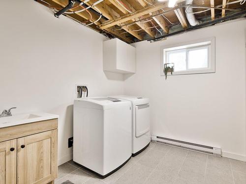Bathroom - 2839 Rue Des Jacinthes, Carignan, QC - Indoor Photo Showing Laundry Room