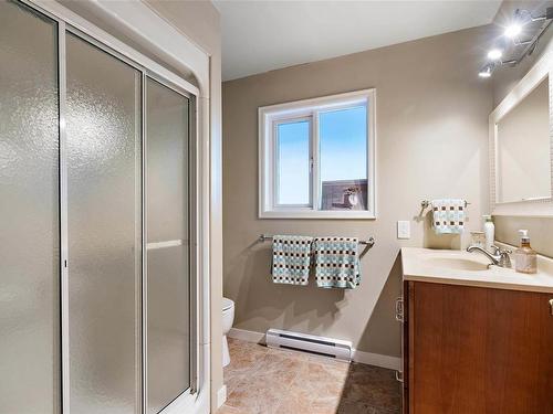 2944 Royce Rd, Shawnigan Lake, BC - Indoor Photo Showing Bathroom