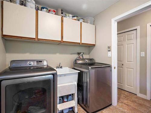 2944 Royce Rd, Shawnigan Lake, BC - Indoor Photo Showing Laundry Room