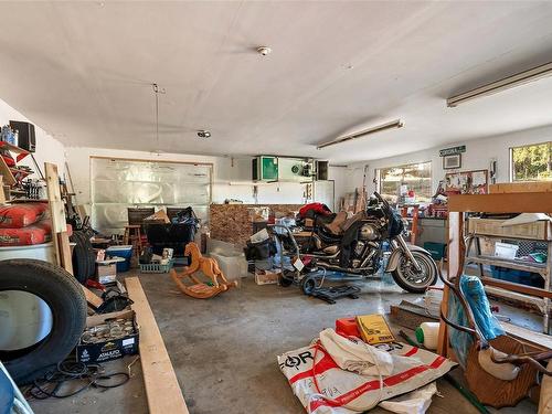 2944 Royce Rd, Shawnigan Lake, BC - Indoor Photo Showing Garage