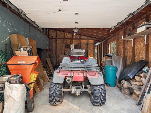 2944 Royce Rd, Shawnigan Lake, BC - Indoor Photo Showing Garage