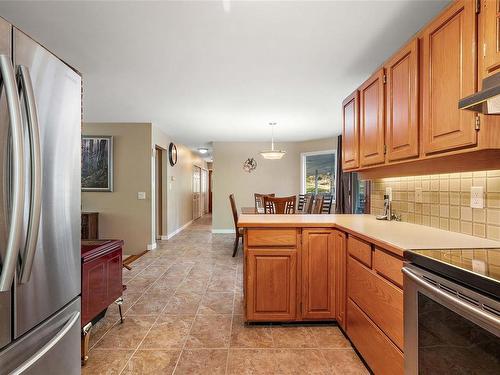2944 Royce Rd, Shawnigan Lake, BC - Indoor Photo Showing Kitchen