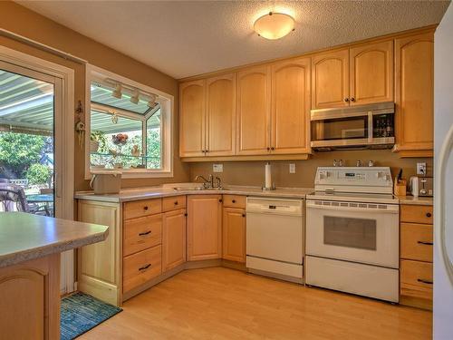 2179 Duggan Rd, Nanaimo, BC - Indoor Photo Showing Kitchen