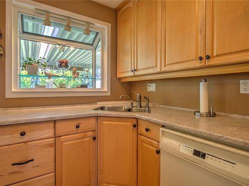 2179 Duggan Rd, Nanaimo, BC - Indoor Photo Showing Kitchen With Double Sink