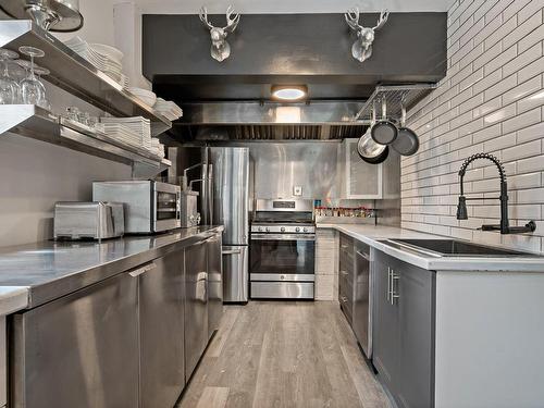 Cuisine - 1926 Ch. Du Village, Mont-Tremblant, QC - Indoor Photo Showing Kitchen With Upgraded Kitchen