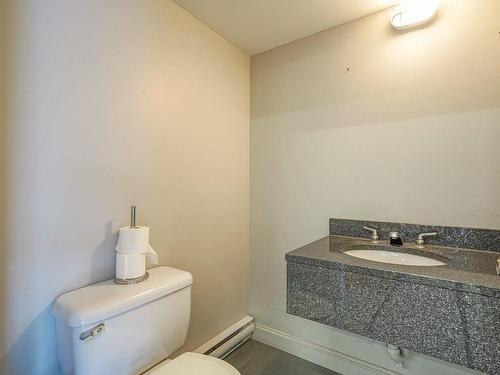Powder room - 216  - 220 Av. Du Parc, Sherbrooke (Brompton/Rock Forest/Saint-Élie/Deauville), QC - Indoor Photo Showing Bathroom
