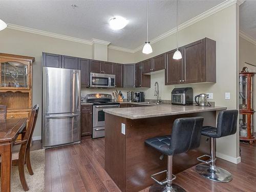 101-2153 Ridgemont Pl, Nanaimo, BC - Indoor Photo Showing Kitchen