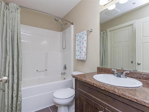 101-2153 Ridgemont Pl, Nanaimo, BC - Indoor Photo Showing Bathroom