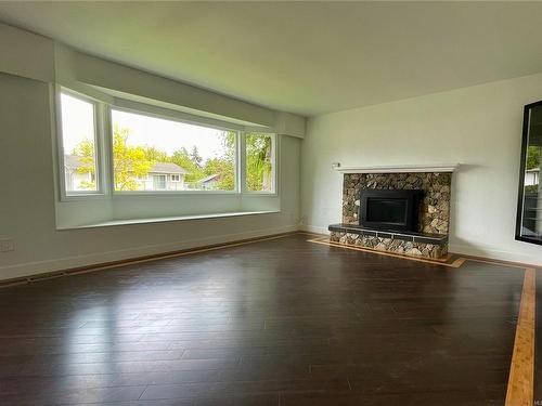 1873 Farrell Cres, Central Saanich, BC - Indoor Photo Showing Living Room With Fireplace