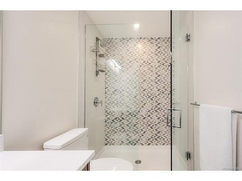 602-757 Tyee Rd, Victoria, BC - Indoor Photo Showing Bathroom