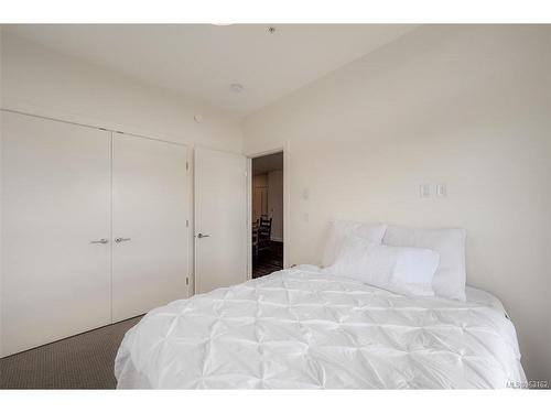 602-757 Tyee Rd, Victoria, BC - Indoor Photo Showing Bedroom