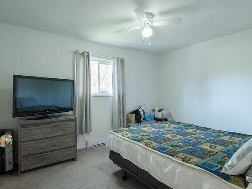 3209/3211 Gibbins Rd, Duncan, BC - Indoor Photo Showing Bedroom