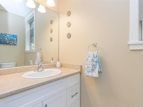 6-446 Milton St, Nanaimo, BC - Indoor Photo Showing Bathroom