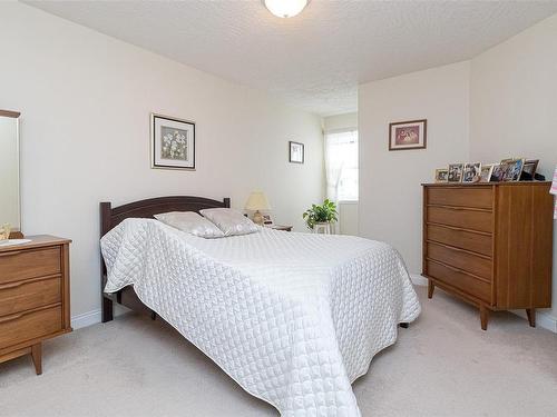 408-141 Gorge Rd East, Victoria, BC - Indoor Photo Showing Bedroom