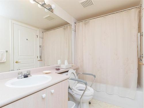 408-141 Gorge Rd East, Victoria, BC - Indoor Photo Showing Bathroom