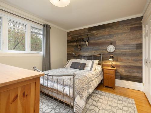 Bedroom - 131 Av. D'Embleton Crescent, Pointe-Claire, QC - Indoor Photo Showing Bedroom