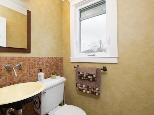 Powder room - 131 Av. D'Embleton Crescent, Pointe-Claire, QC - Indoor Photo Showing Bathroom