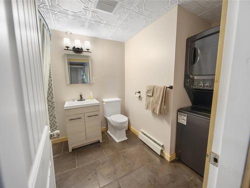 8296 Dickson Dr, Port Alberni, BC - Indoor Photo Showing Laundry Room