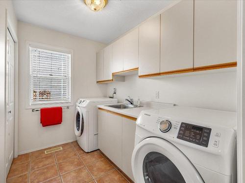 6559 Sherburn Road, Peachland, BC - Indoor Photo Showing Laundry Room